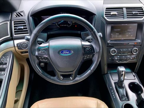 Used 2016 Ford Explorer XLT w/ Equipment Group 202A image 6