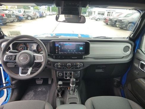 Used 2024 Jeep Wrangler Unlimited Sahara AWD/4WD image 18