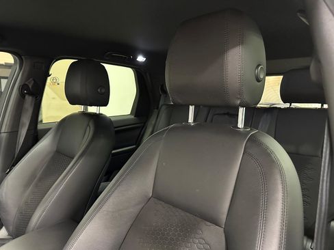 Used 2019 Land Rover Discovery Sport SE AWD/4WD image 17