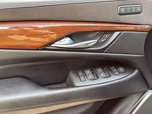 Used 2018 Cadillac Escalade Luxury image 11