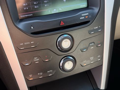 Used 2013 Ford Explorer XLT image 20