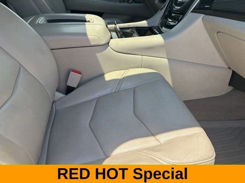 Used 2018 Cadillac Escalade ESV Luxury AWD/4WD image 38