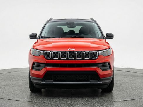 Used 2025 Jeep Compass Limited AWD/4WD image 2