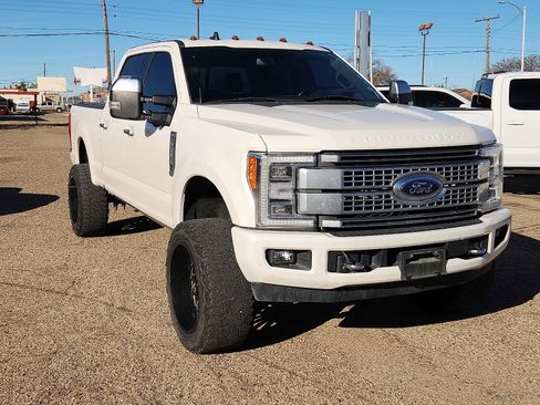 Used 2019 Ford F250 Platinum w/ Platinum Ultimate Package image 6