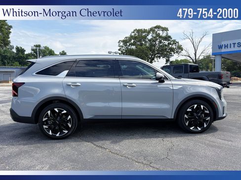 Used 2024 Kia Sorento EX w/ Panoramic Sunroof Package FWD image 4