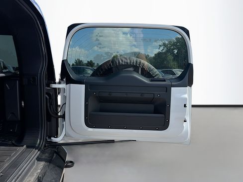 New 2026 Land Rover Defender 110 X-Dynamic SE AWD/4WD image 13