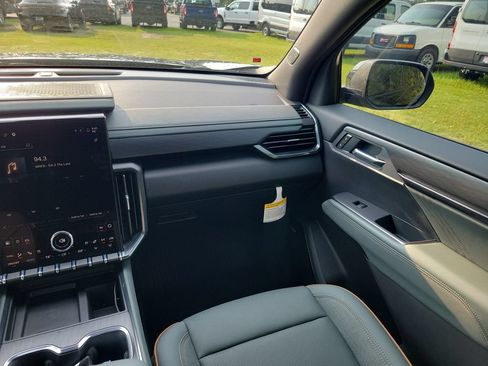 Used 2026 GMC Acadia AT4 w/ Luxury Package AWD/4WD image 15