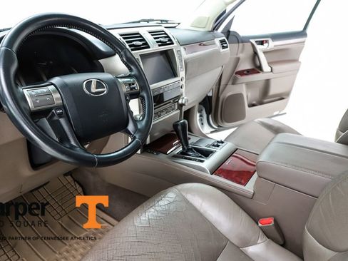 Used 2011 Lexus GX 460 image 59