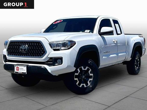 Certified 2019 Toyota Tacoma TRD Off-Road AWD/4WD image 1