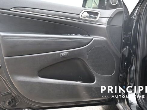 Used 2022 Jeep Grand Cherokee Limited w/ Trailer Tow Group IV image 23