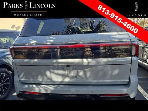 Used 2025 Lincoln Navigator Reserve image 14