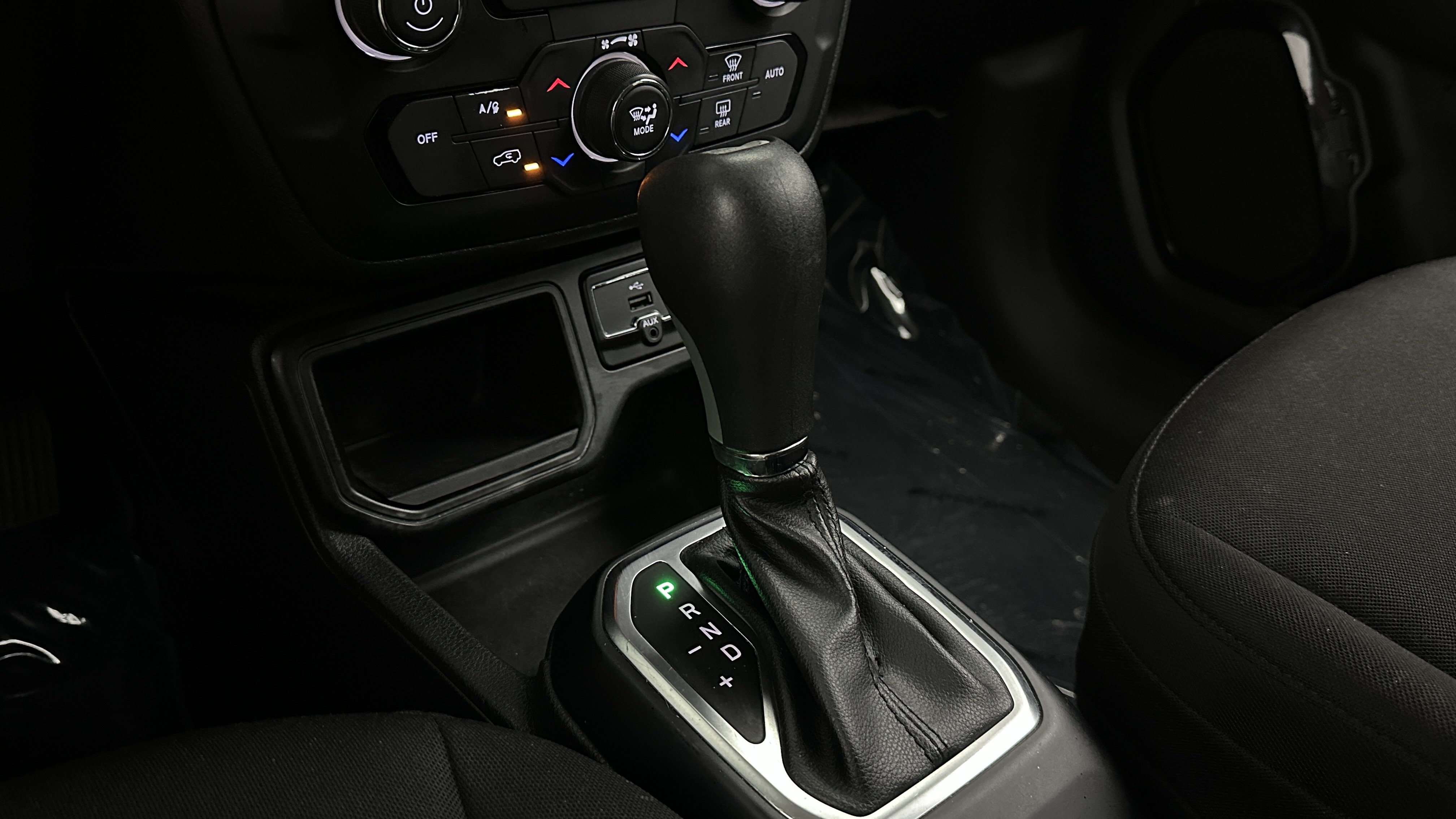 Used 2018 Jeep Renegade Altitude FWD image 17