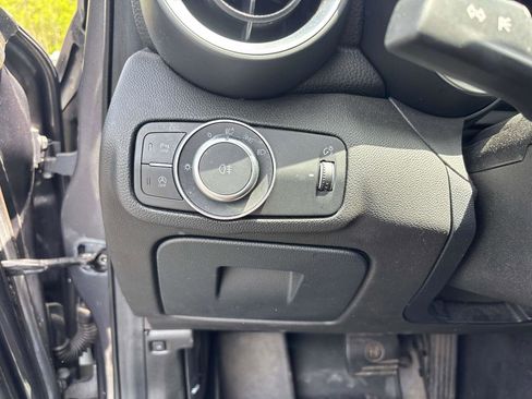 Used 2019 Alfa Romeo Giulia AWD image 13