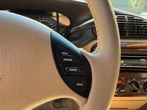 Used 1997 Chrysler Town & Country LXi image 26