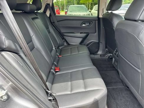 Used 2025 Nissan Rogue SL FWD image 14
