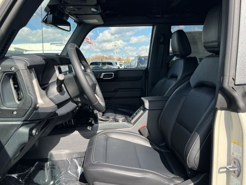 New 2025 Ford Bronco Outer Banks w/ Sasquatch Package image 12