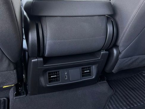 Used 2024 Chevrolet Silverado 1500 Custom image 9