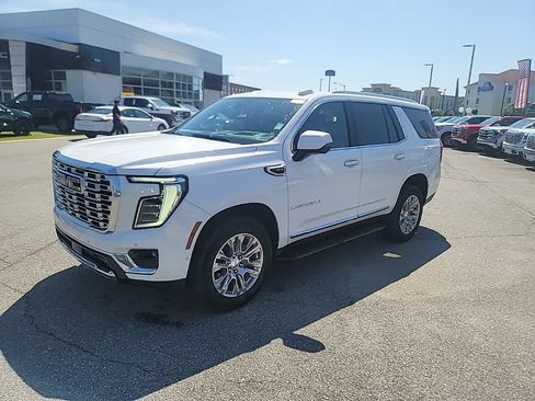 Used 2025 GMC Yukon Denali RWD image 3