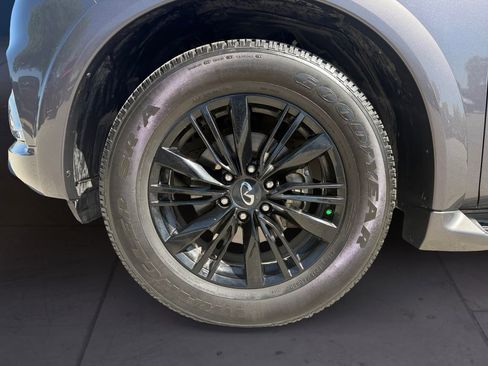 Used 2023 INFINITI QX80 Luxe w/ All-Season Package RWD image 9