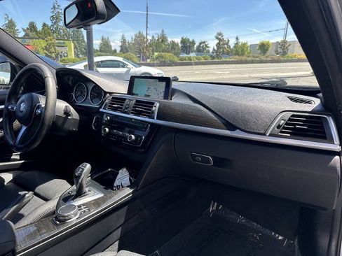 Used 2017 BMW 330i xDrive Wagon AWD/4WD image 17