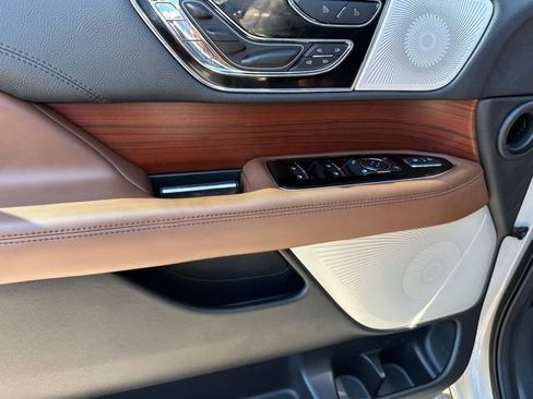 Used 2022 Lincoln Navigator Reserve image 25