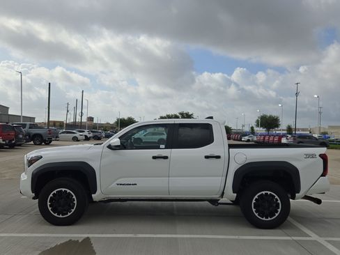 Used 2024 Toyota Tacoma TRD Off-Road AWD/4WD image 7