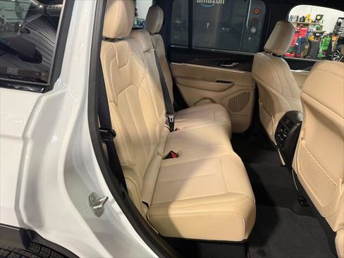 Certified 2025 Jeep Grand Cherokee Limited w/ Luxury Tech Group II image 16