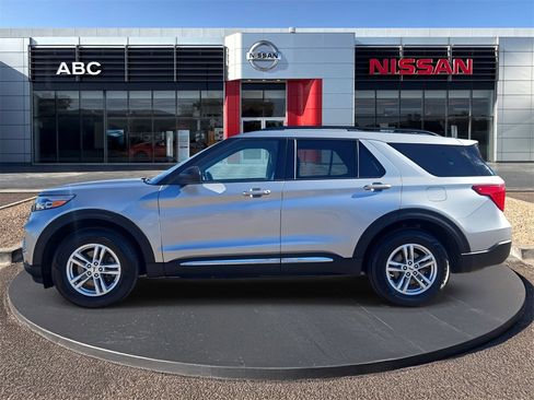 Used 2023 Ford Explorer XLT w/ Equipment Group 202A image 8