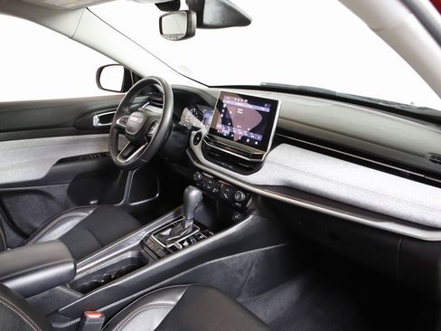 Used 2022 Jeep Compass Latitude image 9