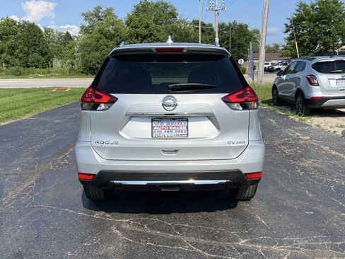 Used 2018 Nissan Rogue SV w/ Premium Package image 4