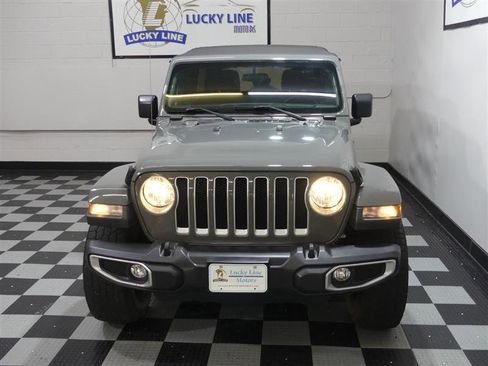 Used 2018 Jeep Wrangler Unlimited Sahara image 3