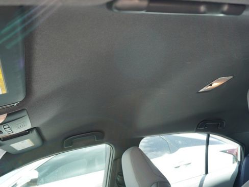 Used 2022 Toyota Corolla SE FWD image 12