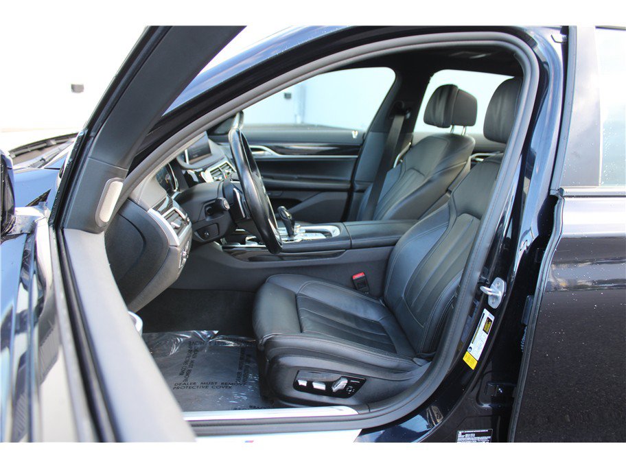 Used 2019 BMW 740i w/ M Sport Package RWD image 8