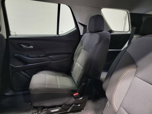 Used 2021 Chevrolet Traverse LT image 13