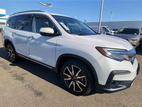 Used 2020 Honda Pilot Touring image 2