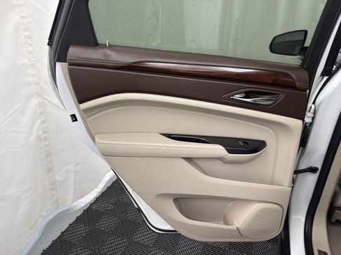 Used 2016 Cadillac SRX Luxury image 23