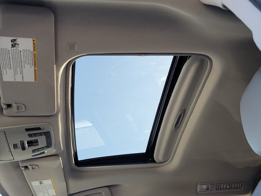 Used 2024 Toyota Sienna XLE FWD image 5