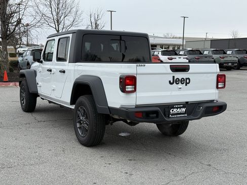 Used 2025 Jeep Gladiator Sport image 5