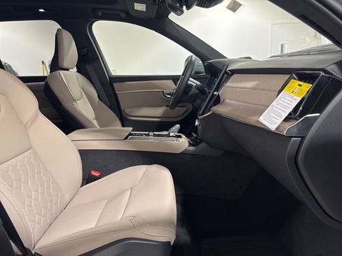 New 2026 Volvo XC90 T8 Plus w/ Protection Package Premier AWD/4WD image 29