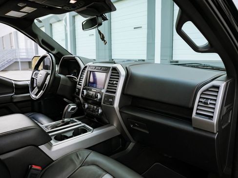 Used 2019 Ford F150 Platinum w/ Equipment Group 701A Luxury image 23