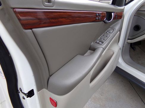 Used 2003 Cadillac De Ville Sedan w/ Comfort & Convenience Package image 69