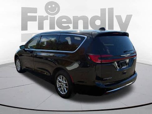Used 2025 Chrysler Pacifica Select image 7