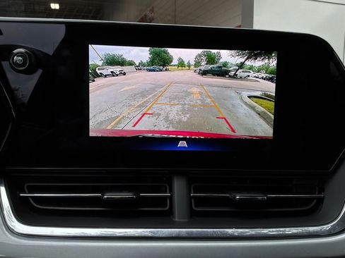 Used 2025 Chevrolet Trax LT w/ LT Convenience Package FWD image 31