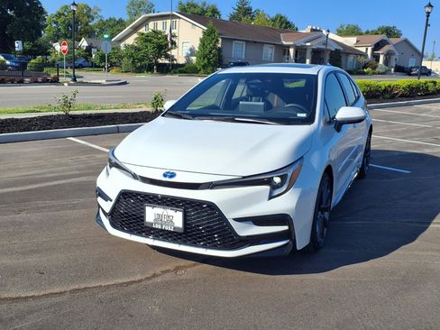 Certified 2025 Toyota Corolla SE w/ SE Premium Package AWD/4WD image 28