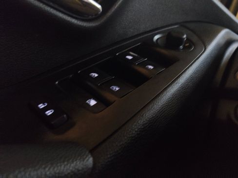 Used 2020 Chevrolet Trax LT w/ LT Convenience Package FWD image 27