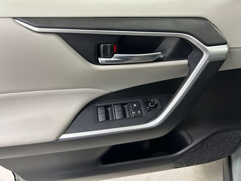 Certified 2020 Toyota RAV4 XLE w/ Convenience Package AWD/4WD image 17