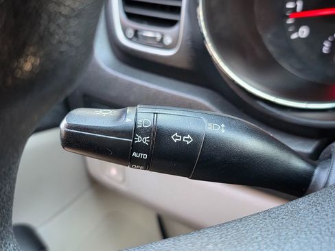 Used 2019 Kia Sedona LX image 45