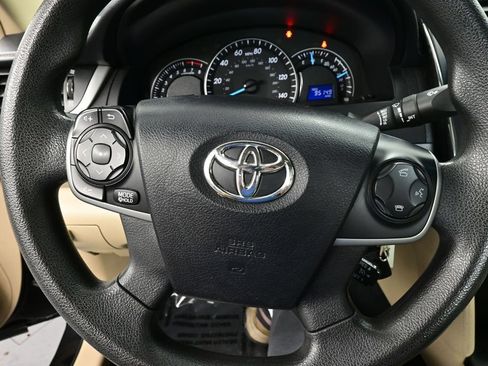 Used 2014 Toyota Camry LE FWD image 29