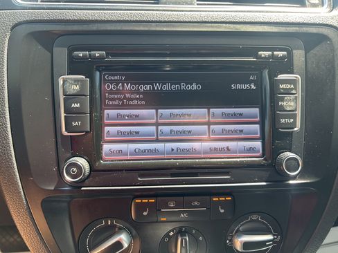 Used 2015 Volkswagen Jetta SE FWD image 28