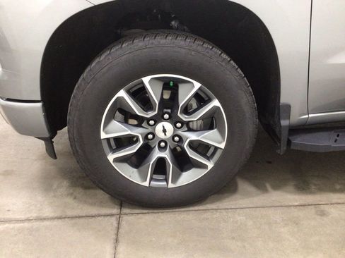 Used 2023 Chevrolet Silverado 1500 RST w/ Convenience Package II image 8